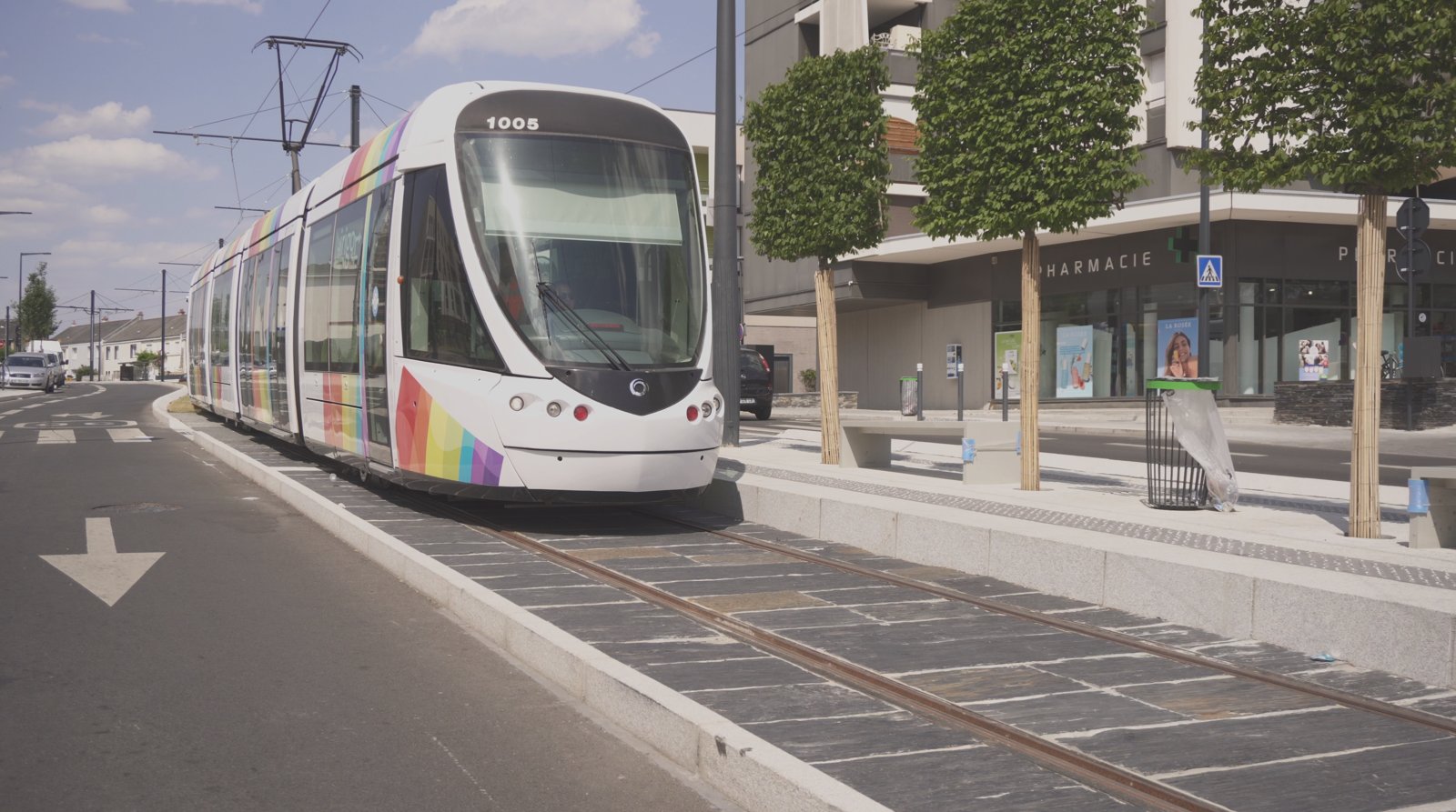 Rame du tramway Irigo en ligne, image extraite de la série ABC